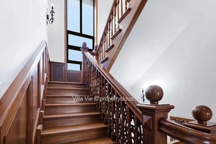Calodyne - Maison spacieuse de style méditerranéen de 6 chambres (Mandat exclusif)