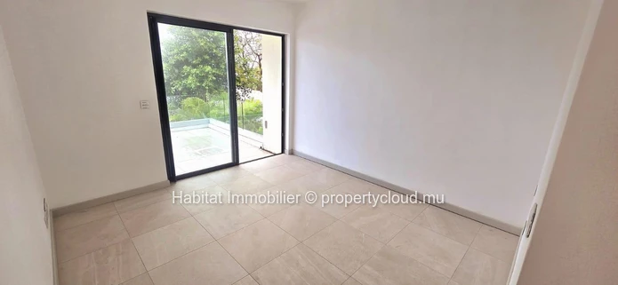 This stunning unfurnished beachfront villa of 300 m² nestled within an intimate and secure residence