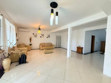 5 Bedroom Villa