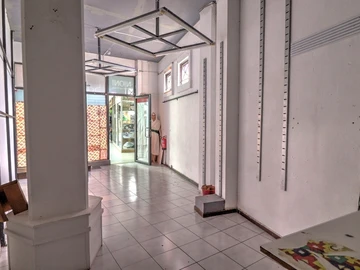 39 m² commercial space close to the metro with excellent visibility