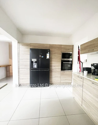 Villa à louer Bain Boeuf – 3 chambres en suite, piscine privée, charges comprises | Grand Baie, Maurice