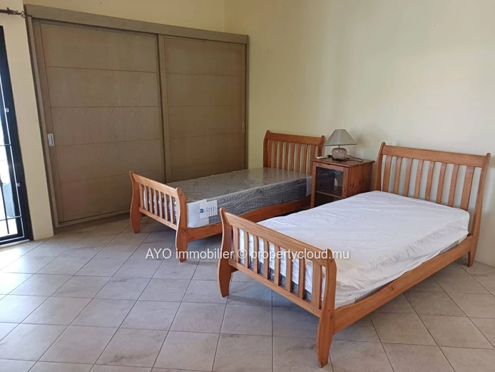 Beautiful 4 bedroom villa with pool and huge garden in Calodyne