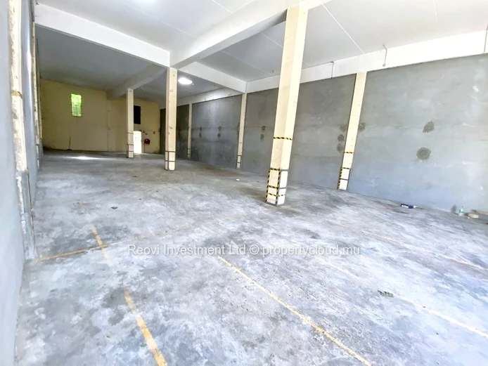 Entrepôt individuel avec une hauteur sous plafond de 6 m au centre de Coromandel
