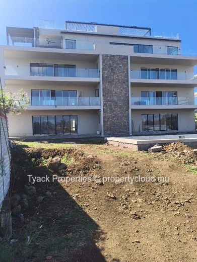 Modern 3-Bedroom Apartment Near Grand Baie – Shared Pool & Prime Location in Sottise – 3 Bedrooms, Shared Pool & Easy...