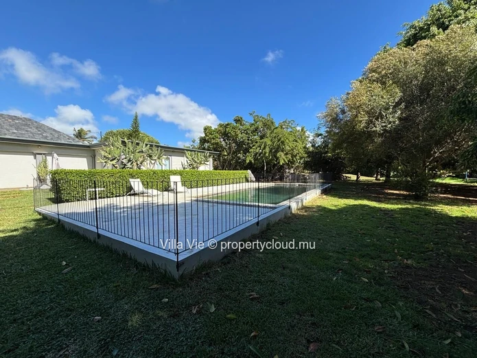 Foret Daruty - Charming 4-bedroom villa with swimming pool and spacious garden