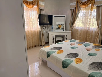 6 Bedroom House