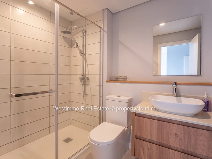 2-bedroom apartment with unobstructed views for rent in Cascavelle, Flic en Flac