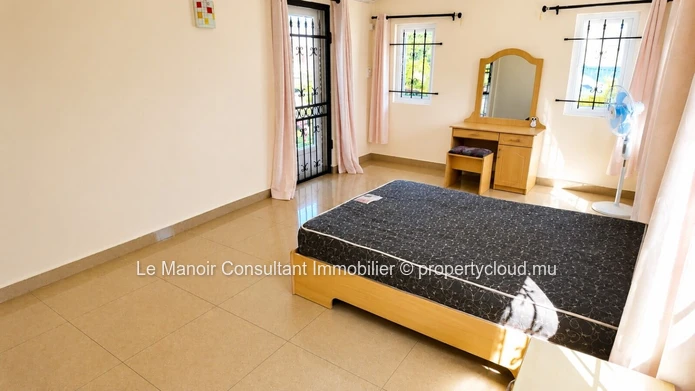 Villa meublée de 4 chambres avec piscine à louer à Albion