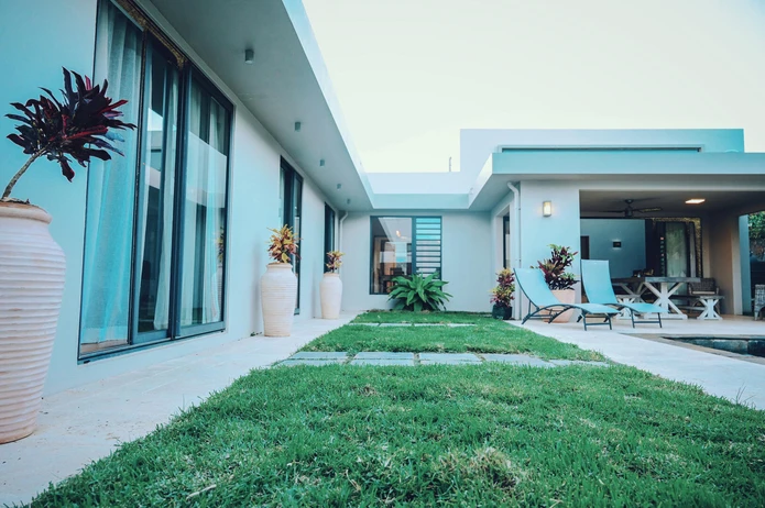 "Stunning 3 Bedroom House with private pool in Royal Park, Balaclava. - Can be yours for Rs 125,000 /month!"