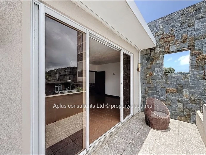 4BR Furnished Rose Hill Home — Retro Tiles, Balcony & Parking
