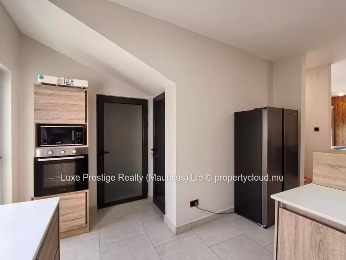 Villa Neuve de 4 Chambres à Louer à Grand Baie | Piscine Privée, Garage, Balcons et Propriété Sécurisée