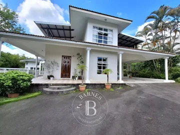 6 Bedroom House