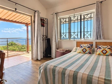 5 Bedroom Villa