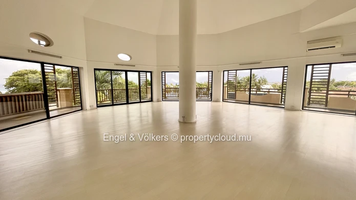 Open-Plan Office in a Strategic Business Location for Rent