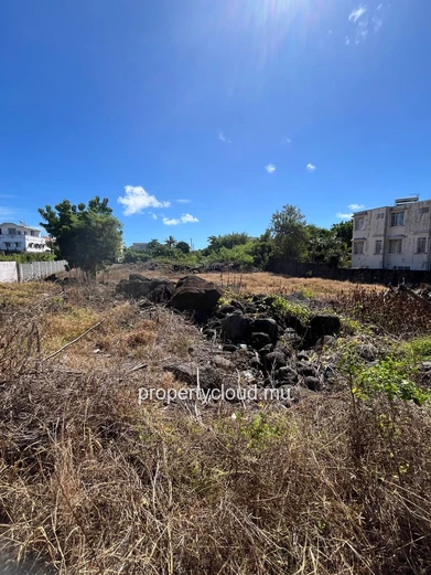 Idéal investisseur, grand terrain constructible a GRAN GAUBE