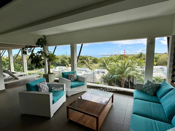 Tropical ELEGANCE BY THE RIVER