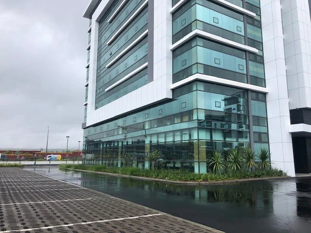 Immeuble récemment construit pour des espaces de bureaux à Ebene