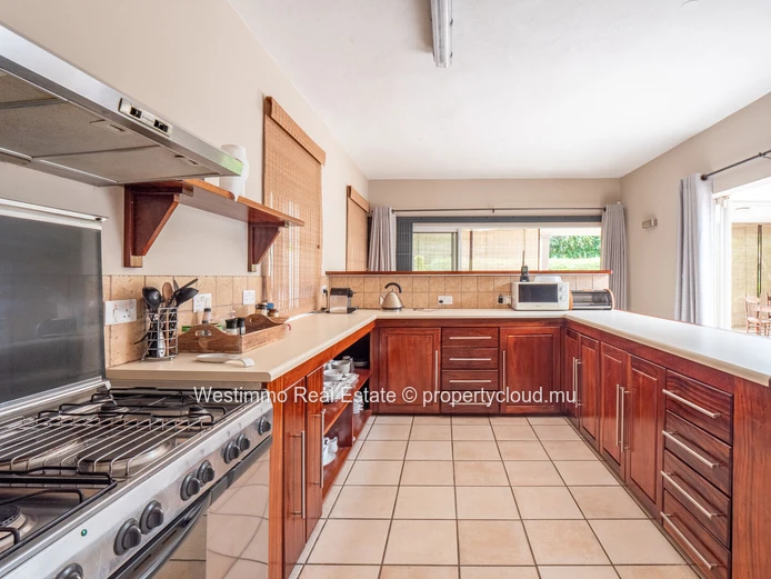 3-bedroom renovated house with office for rent in La Preneuse