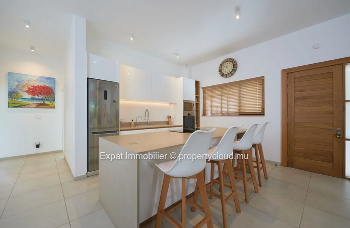 Appartement D'exception 3 Chambres En Suite Avec Jardin – Proche Plage