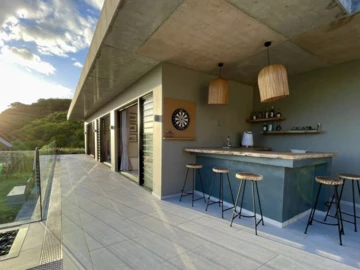 5 Bedroom Villa