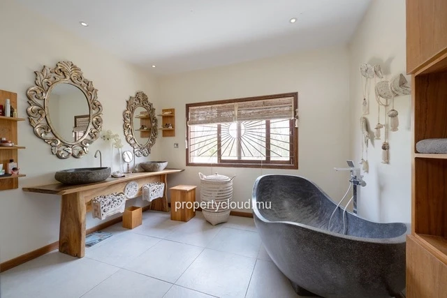 A vendre magnifique villa dans une residence accessible aux etrangers à Pereybere.
