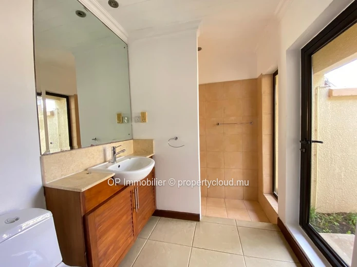 Stunning Péreybère Home with Private Pool and Land - Rs 35M!