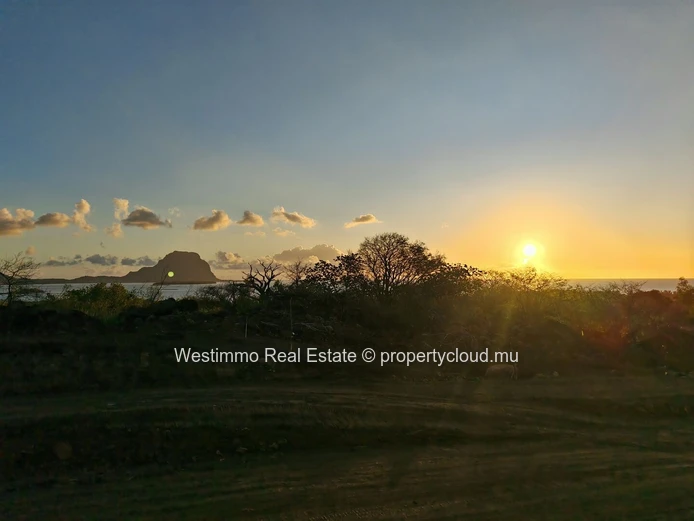 Spacious 1,640m² Land for Sale in Rivière Noire, Open to Non-Mauritians