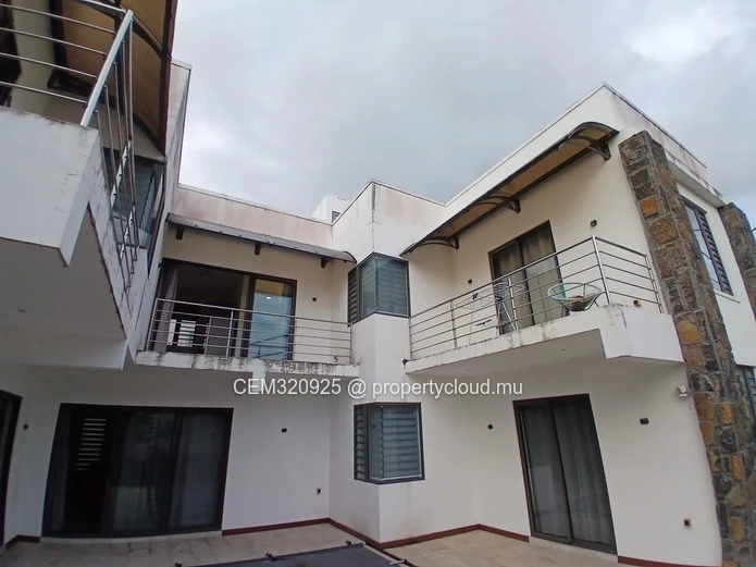 2 Bedrooms Furnished Apartment for Rent – Mont Choisy