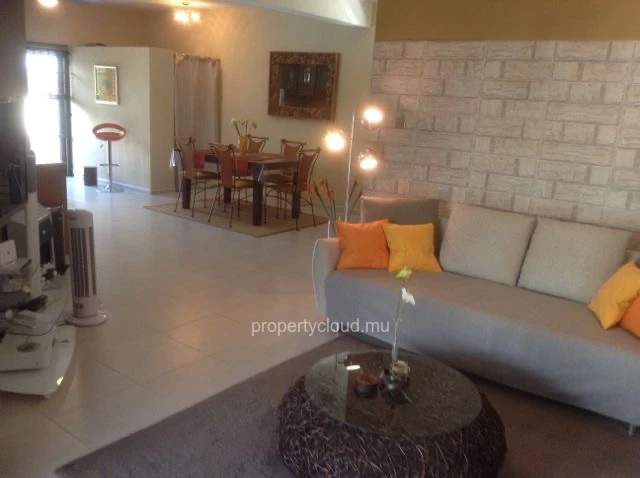 Grande villa neuve de 2990p2 comprenan 6 càc à Calodyne