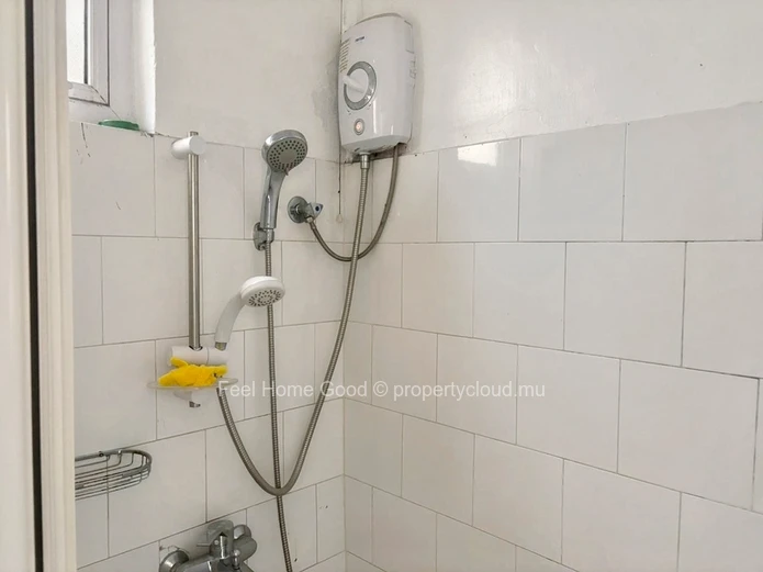 À Vendre : Charmante Maison De Plain-Pied à Quatre Bornes