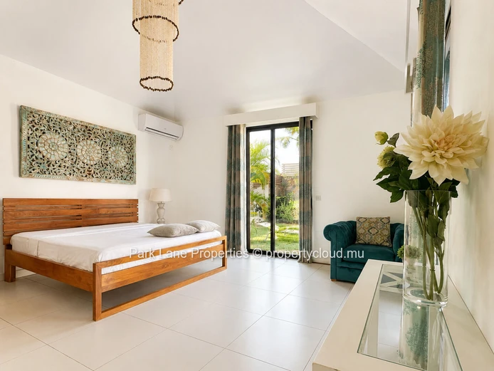 Charming Single-Storey 4-Bedroom Villa with Pool and Garden