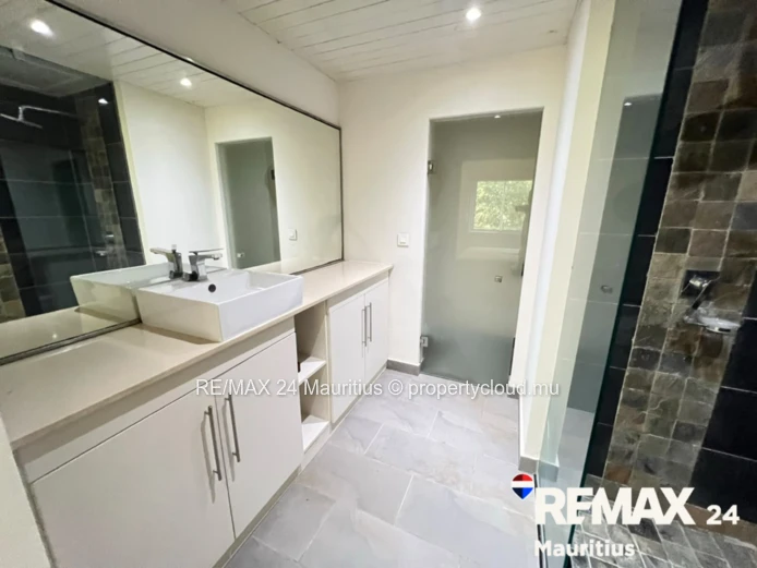 FOR SALE - 3 Bedroom Apartment, Cape Bay