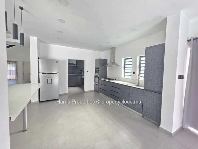 Magnifique villa en duplex meublée à louer au cœur de Grand Baie