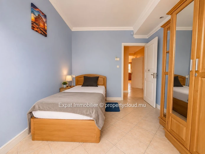 3-Bedroom Apartment with Shared Pool – 5 Minutes from the Beach in Flic-en-Flac