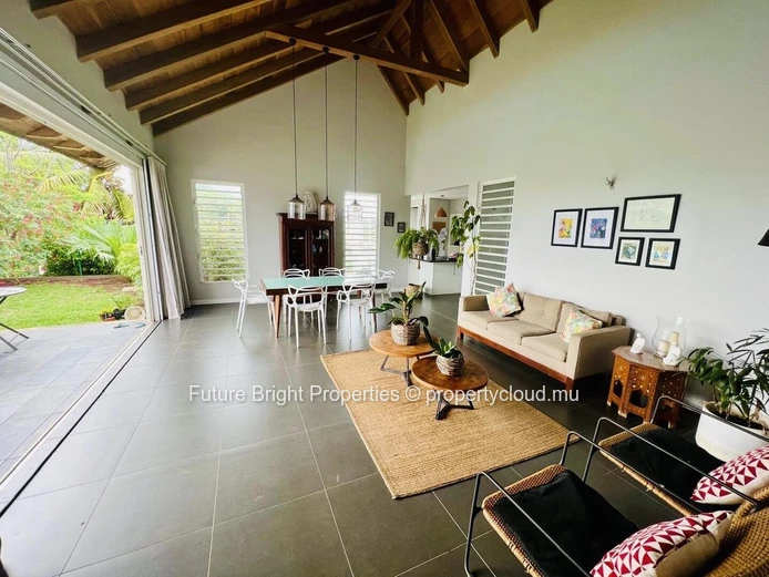 villa de style balinais nichée près de la magnifique plage d’Albion