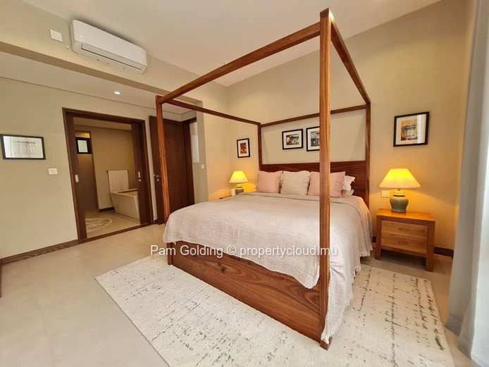 Appartement de 2 chambres en rez-de-jardin à vendre à Pointe aux Canonniers, Île Maurice | Jardin, piscine et plage à... (Mandat exclusif)