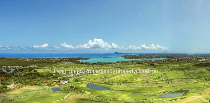 Penthouse Pieds Dans L’Eau Offrant Une Vue Mer Panoramique A Mont Choisy – Ile Maurice