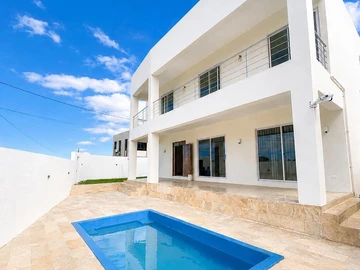 5 Bedroom Villa
