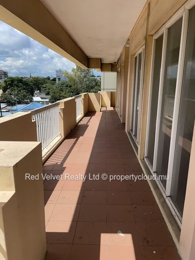 Large 4,000 sqft Office with Wraparound Balcony – Ideal for Call Centre | Quatre Bornes