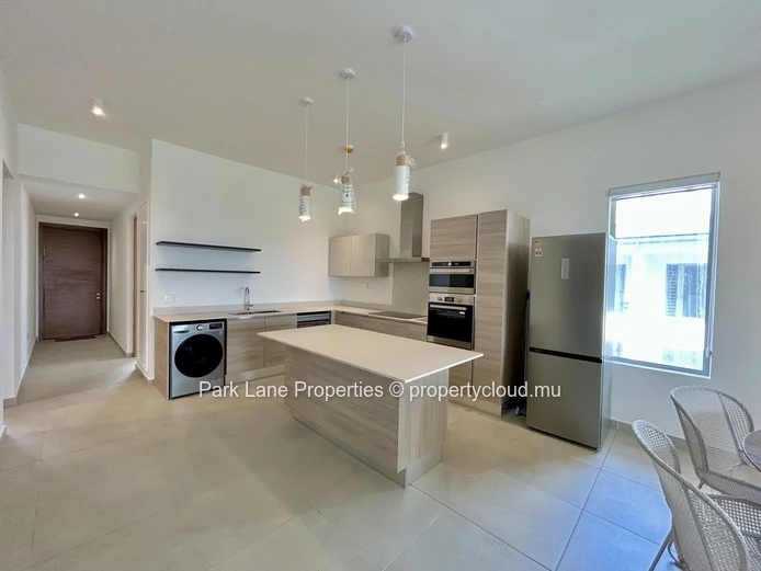 Pereybère: Spacious 3-Bedroom Penthouse with Private Terrace