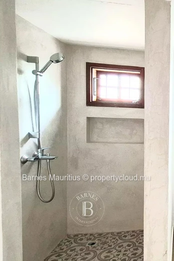 POINTE AUX CANONNIERS – Élégante villa côtière avec piscine et jardin – 4 chambres