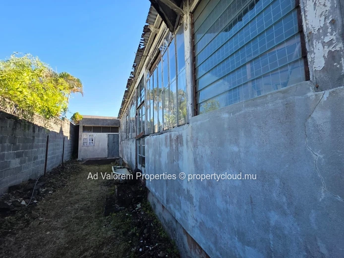 Terrain de 818 m² à vendre – Très bien situé à Quatre Bornes!