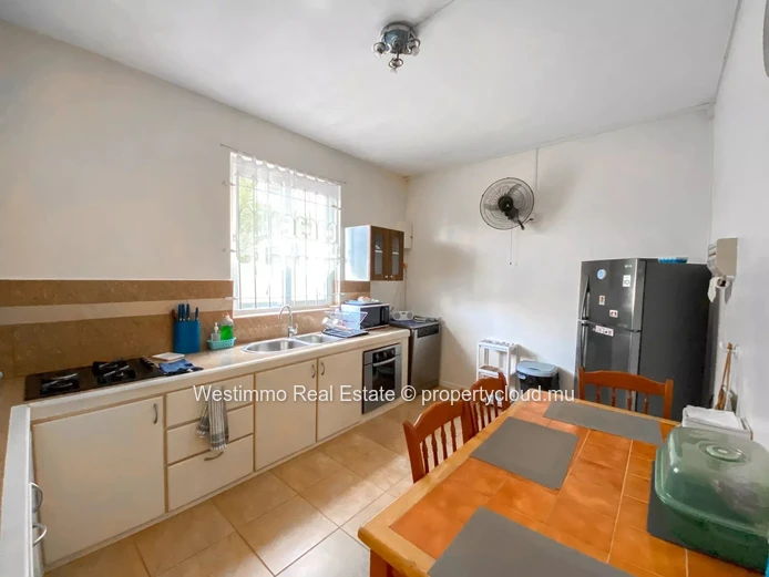 PEREYBERE - Seasonal rental 3-bedroom apartment on the ground floor of a villa