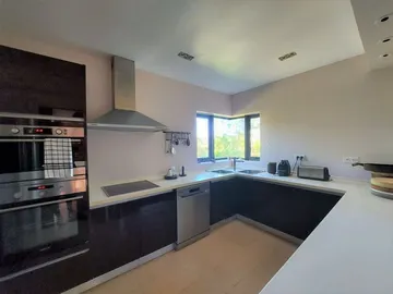 6 Bedroom Villa