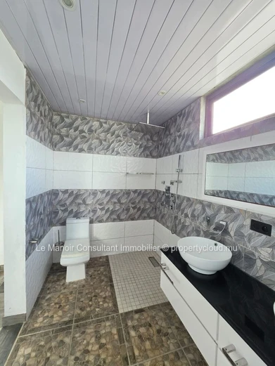 Villa 5 chambres à vendre à Vacoas, 210 m² habitables