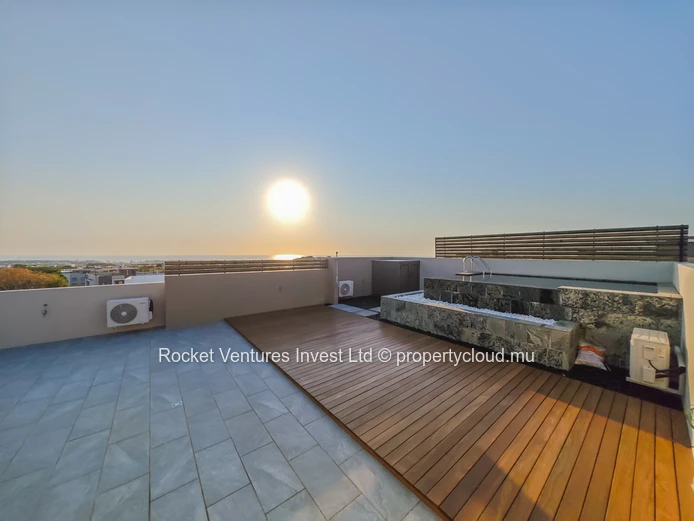 3-Bedroom Penthouse with Rooftop Jacuzzi and Sea View in Flic en Flac, West