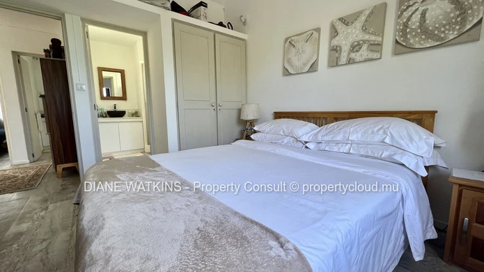 Rare 3-Bedroom Beachfront Villa for Rent in La Preneuse