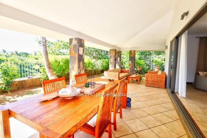 Traditional Duplex Villa in Grand Gaube with 4 bedrooms, private pool, sea view, and spacious yard. Fully furnished a...