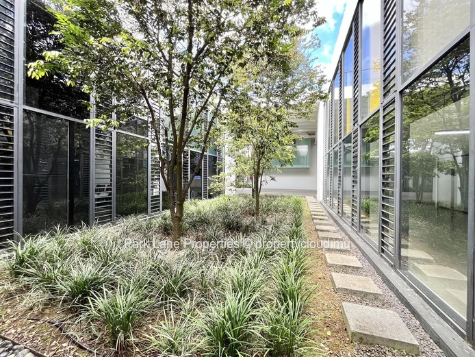Bureaux modernes  à Phoenix – Rez-de-chaussée + Mezzanine – emplacement stratégique et cadre verdoyant