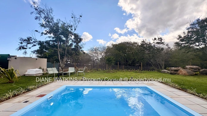 Charmante maison neuve de 2 chambres avec piscine privée à Tamarin à Louer.